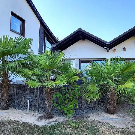 Apartment Regal In With Garden And Grill