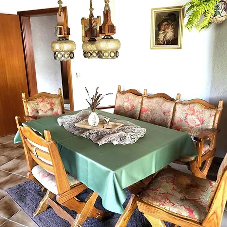 Regal In With Garden And Grill Apartment *