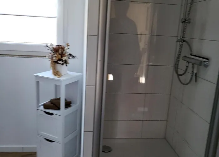 Regal In With Garden And Grill דירה